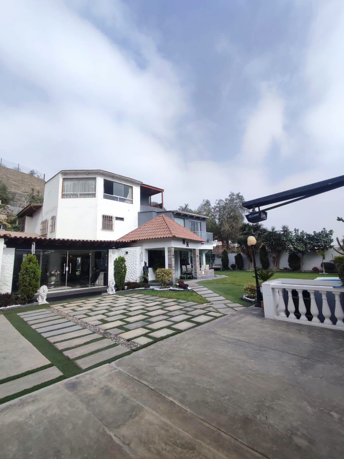 Casa en venta en El Sol de La Molina $ 669,000