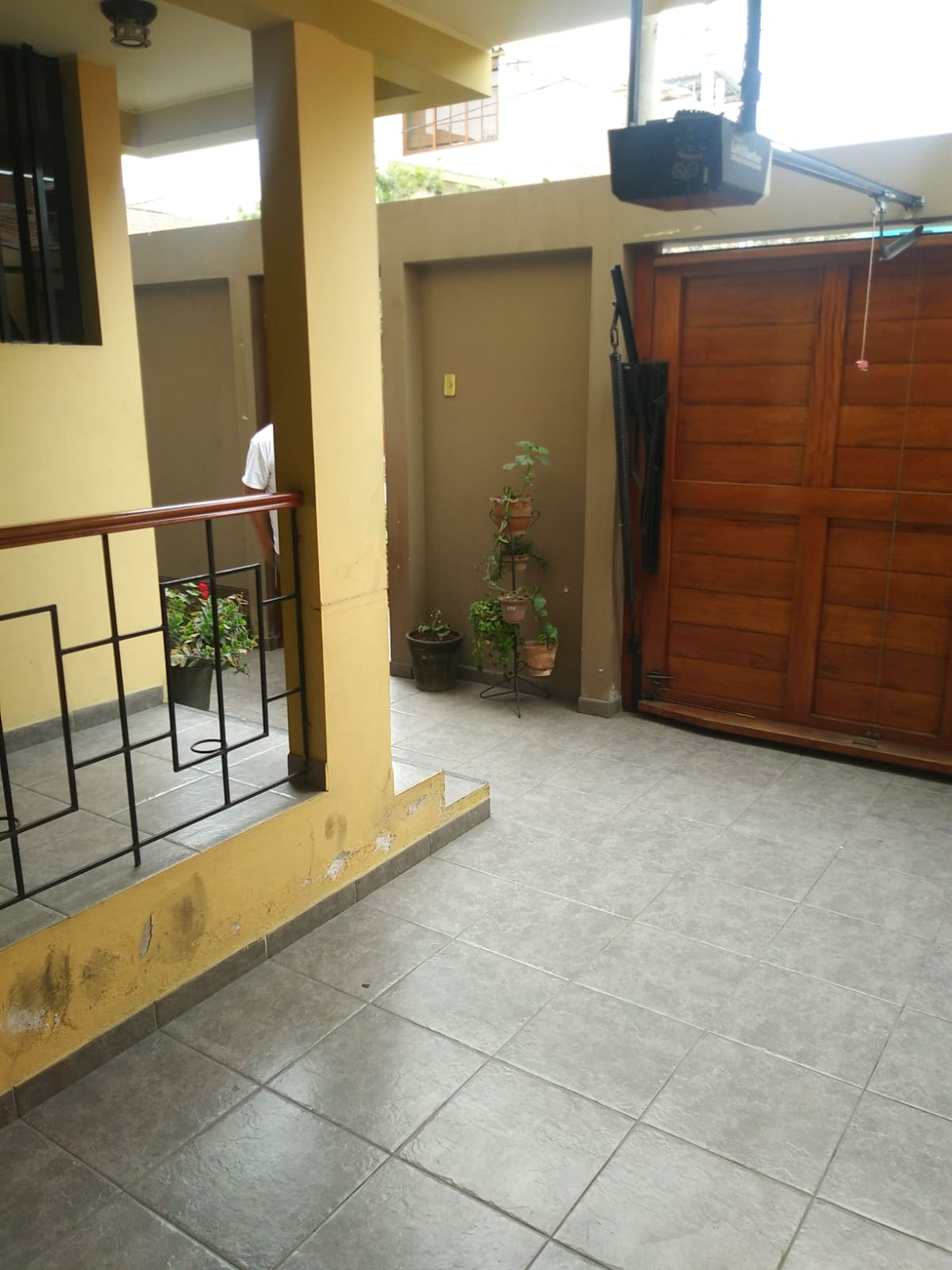 ¡OPORTUNIDAD ÚNICA! Venta de Casa de 3 Pisos