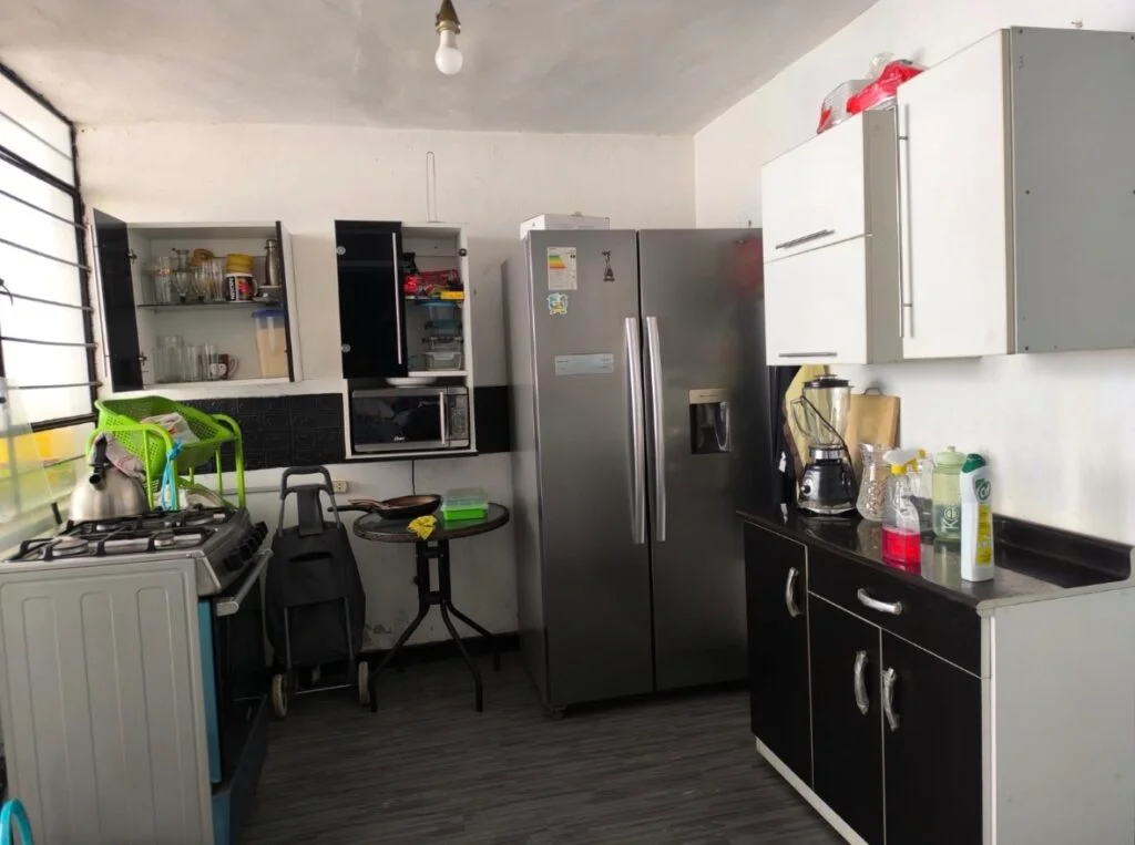 🏡 ¡Oportunidad Única en Retablo, Comas! – Casa de 2 pisos + mini departamentos 🏡 📍 Prolongación Garcilaso de la Vega, a 1/2 cuadra de Av. Universitaria con Belaunde 🛒 Frente a Metro