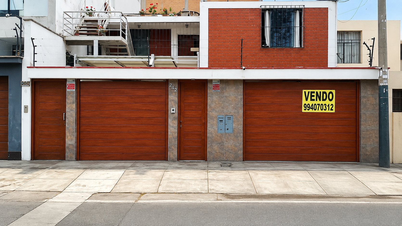 Casa en Venta - Flat - 200mt - De soloo un piso - Frente a parque - Dos cocheras
