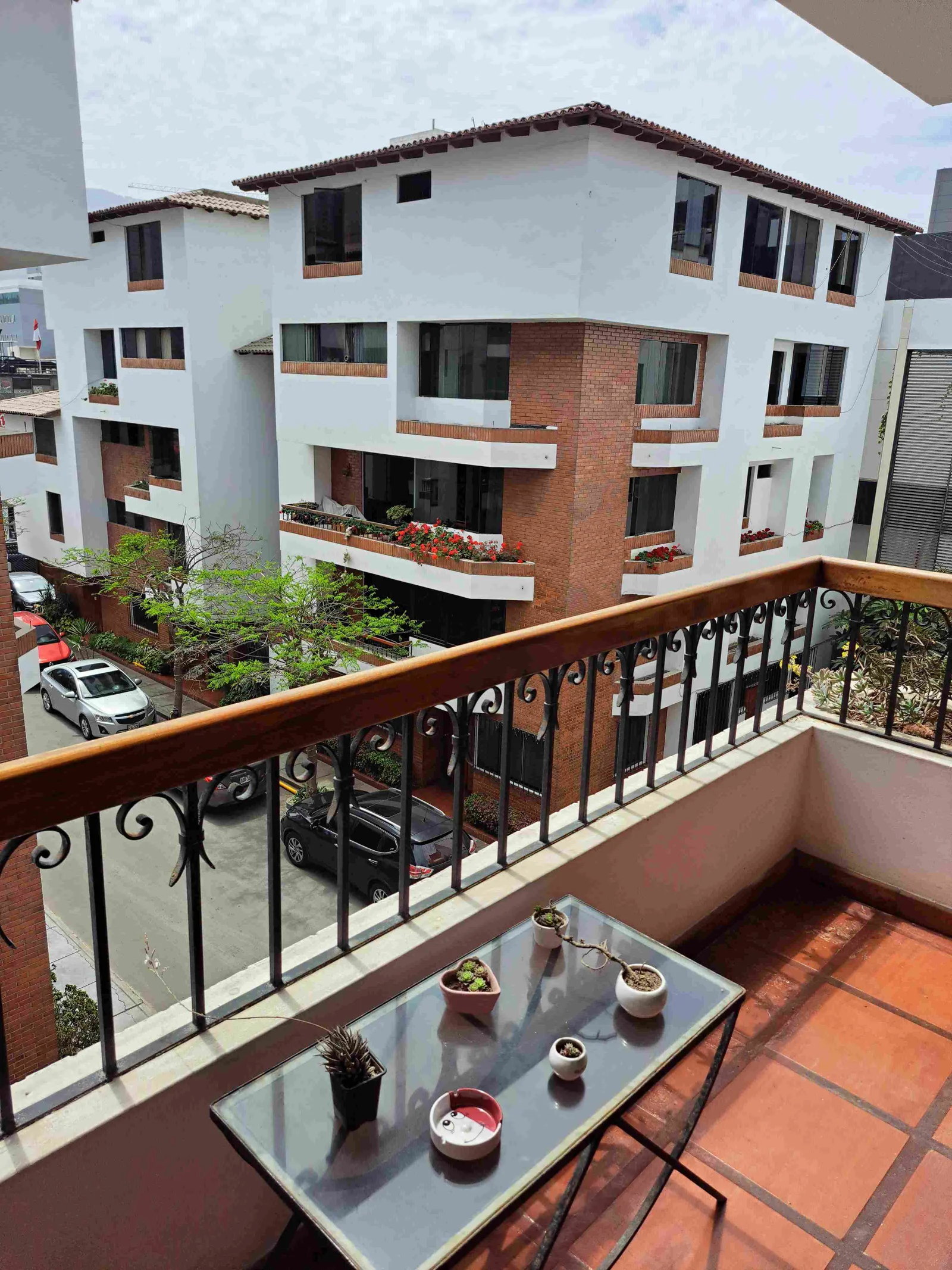 Departamento frente al centro comercial El Polo