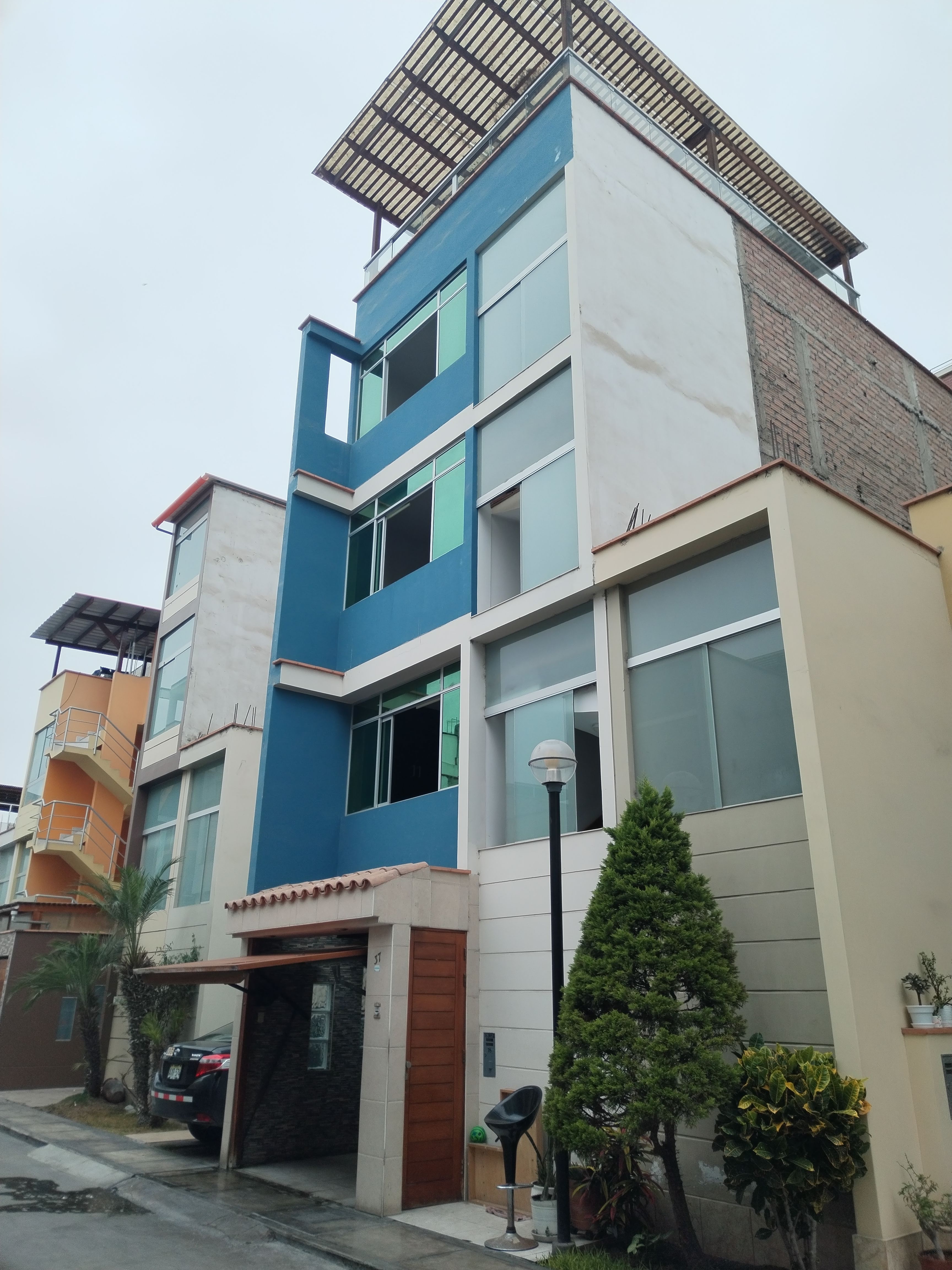 Casa en Condominio Privado | 5 Dormitorios + Terraza con Parrilla | Chorrillos