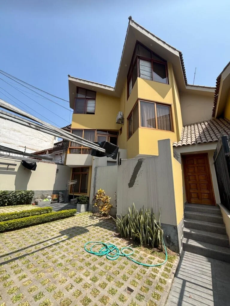 VENDO DEPARTAMENTO DE 186M2 + COCHERA EN URB. LAS LOMAS DE LA MOLINA $255,000