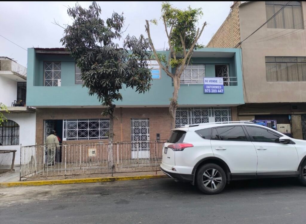 🏡✨ ¡Gran Oportunidad! Venta de Casa de 250 m² en Carmen de la Legua – Av. 1ro de Mayo ✨🏡