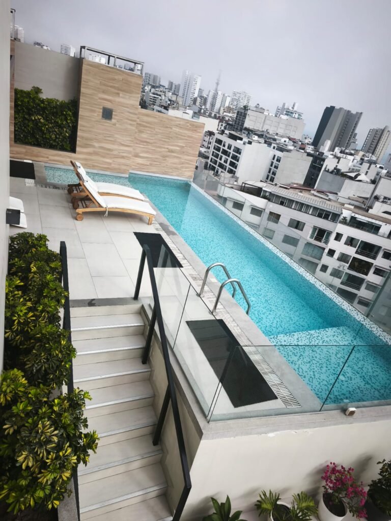 VENDO DEPARTAMENTO DE 93M2 + COCHERA EN AV. MARISCAL LA MAR / MIRAFLORES $200,000