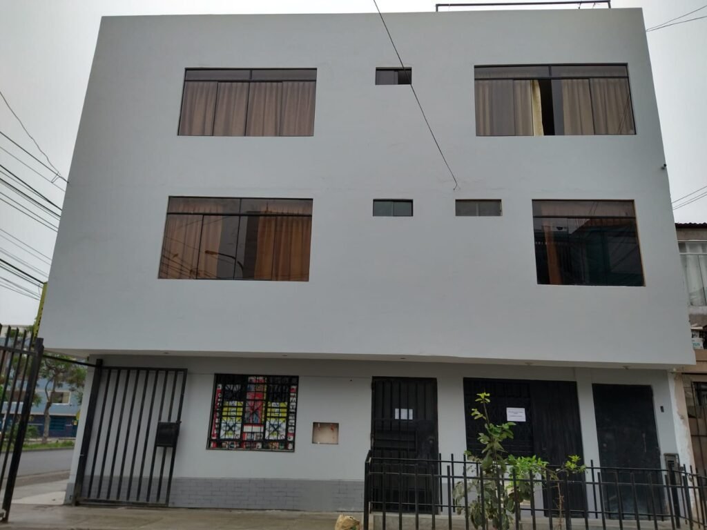 🏤VENTA LINDO DEPARTAMENTO DE 102 M2, EN 3ER PISO BIEN ILUMINADO CON VENTANAS AMPLIAS, ESCALERAS DESCANSABLES.