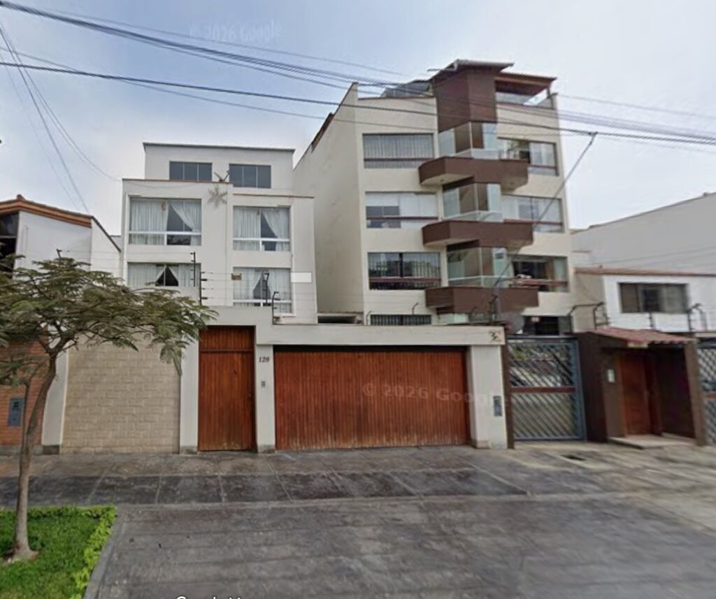 VENDO CASA DE 4 PISOS + 3 COCHERAS EN URB. SAN BORJA / SAN BORJA