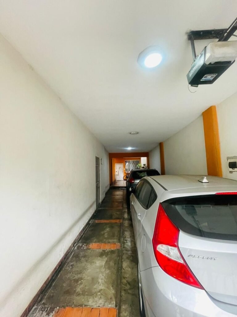 🏤VENTA DEPARTAMENTO EN 2DO PISO CON UN AREA 82 M2 BIEN ILUMINADO CON DOS COCHERAS LINEALES DE 15 M2 EN PUEBLO LIBRE MUY CERCA A LA AV. BRASIL