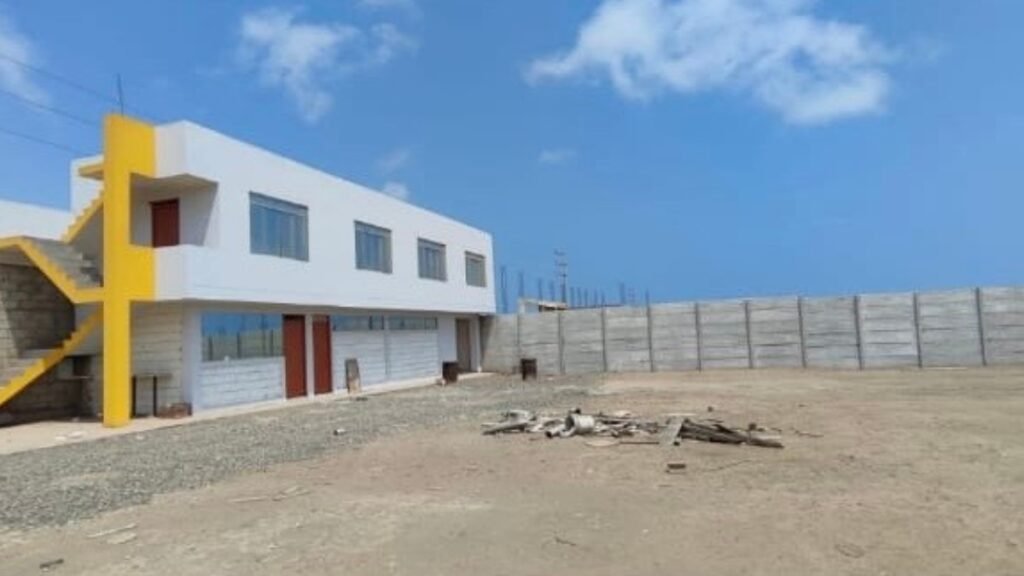 ALQUILO LOCAL INDUSTRIAL EN PUNTA HERMOSA