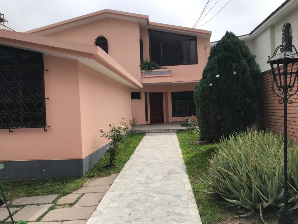🏡 CASA EN ALQUILER – SAN ISIDRO